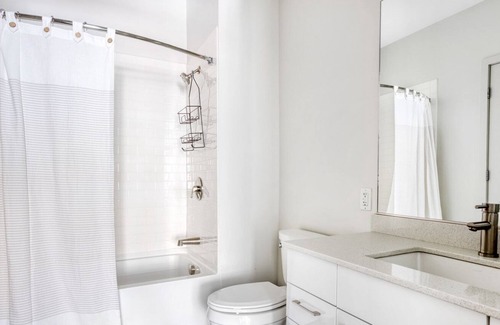 Cambridgeport Apartment | Sunny Cambridgeport 1BR w/ W/D & Gym, near Boston U & MIT, by Blueground