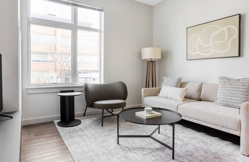 Cambridgeport Apartment | Sunny Cambridgeport 1BR w/ W/D & Gym, near Boston U & MIT, by Blueground