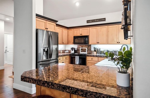Redmond House | ☀️ Sunny Central Or. Creekside Water Front 🦮 Friendly Townhome @ Eagle Crest