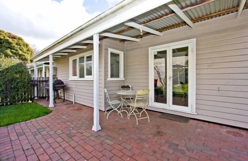 Invermay House | Sunny Character 1800's Cottage