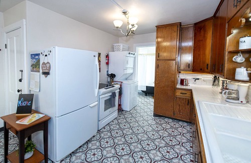 Hartford Apartment | SUNNY! Convenient to Holy Hill, NFL Draft, Harley Reunion, Hiking+Skiing + Golf