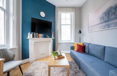 Holborn and Covent Garden Apartment | Sunny Corner Apartment in Center of London (2)