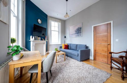 Holborn and Covent Garden Apartment | Sunny Corner Apartment in Center of London (2)