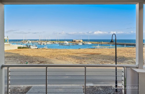 Port Vincent House | Sunny Dais Beachfront - stunning views of the Marina, Clifftops and Port Vincent