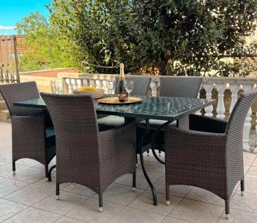 Gornji Karin Apartment | Sunny Day by Mare