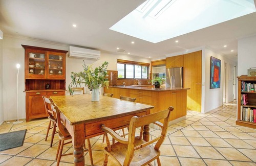Broadbeach Waters Villa | Sunny Days Poolside at an Entertainers Oasis