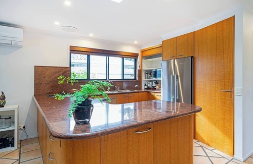 Broadbeach Waters Villa | Sunny Days Poolside at an Entertainers Oasis