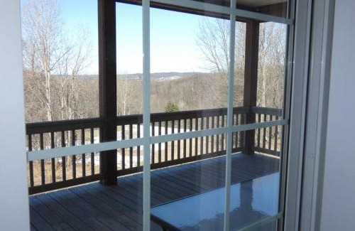 Bellaire Apartment | Sunny Days! Close to Everything at Summit