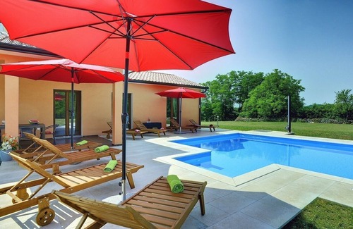 Karojba House | Sunny finca in secluded location with private pool - dogs are also welcome here