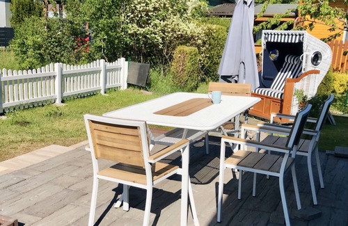 Monkebude House | Sunny fisherman's cottage directly on the dike with a view of the lagoon