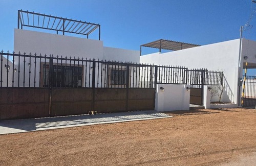 El Centenario House | Sunny getaway with pool in El Centenario, 10-15 min to La Paz. 5 min from ocean