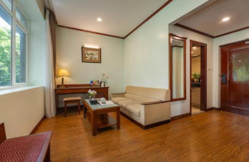 Trung Hoa Nhan Chinh Hotel | Sunny Hotel
