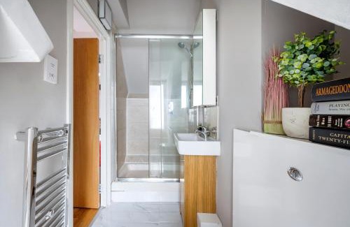 Holborn and Covent Garden Apartment | Sunny Loft in Center of London