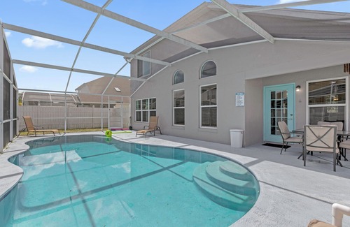 Lindfields Apartment | Sunny Oasis Home With Pool