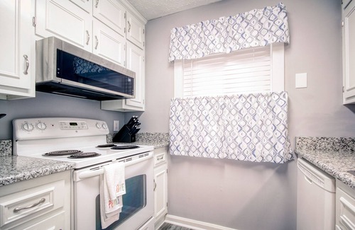 Myrtle Beach Condo | Sunny oceanfront condo with beach access, pool, hot tub, washer/dryer & WiFi