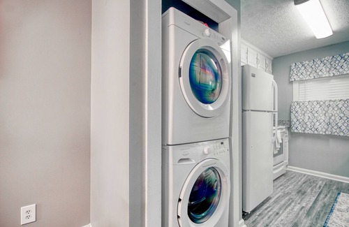 Myrtle Beach Condo | Sunny oceanfront condo with beach access, pool, hot tub, washer/dryer & WiFi