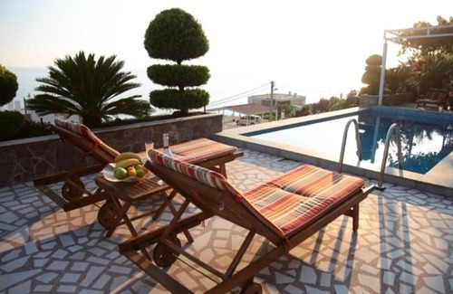 Dobra Voda Apartment | Sunny one bedroom apartment with a sea view