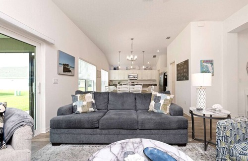 Wildwood House | Sunny Palms DeLuna Escape