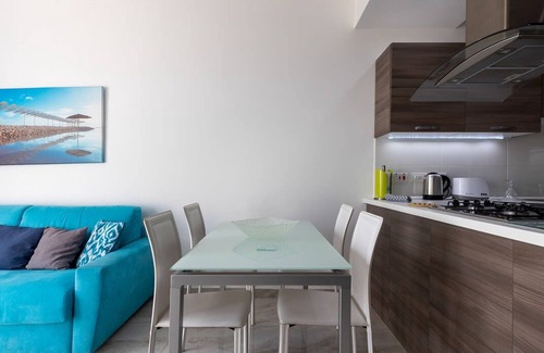 Qawra Apartment | Sunny Penthouse w Terrace and Open Views