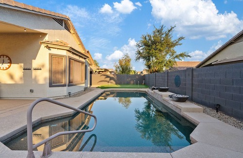 Villages At Queen Creek House | Sunny Poolside Golf Haven 4-Bed 2-Bath Heated Pool