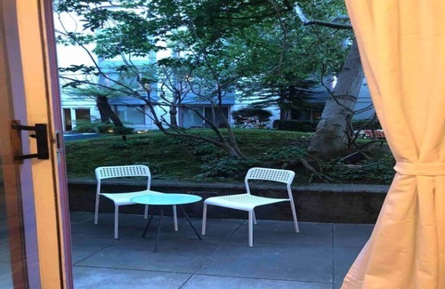 Rincon Hill Apartment | Sunny San Francisco Studio with door attendant and amenities