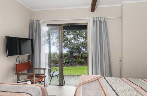 Snells Beach House | Sunny Sea Views - Snells Beach Holiday Home