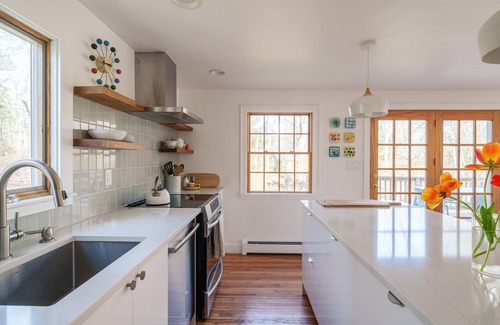 Vineyard Haven House | Sunny, secluded midcentury beach house short walk to Lambert's Cove-year round