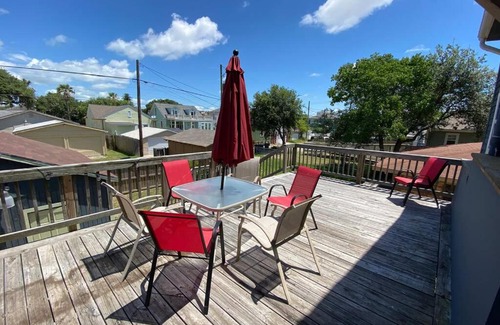 San Jacinto House | Sunny Shores 1