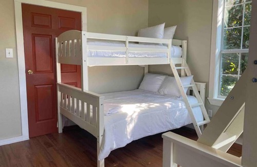 San Jacinto House | Sunny Shores 1