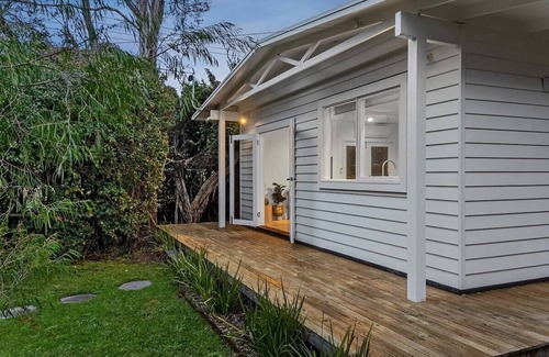 Tootgarook House | Sunny Shores | Family Retreat with Heated Spa