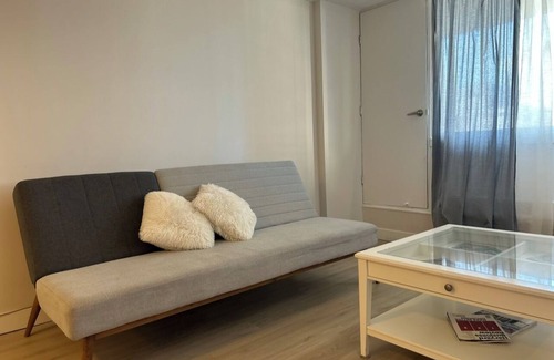 Shaughnessy Village Apartment | Sunny stay Downtown Montreal-Fast wifi/2min from metro!