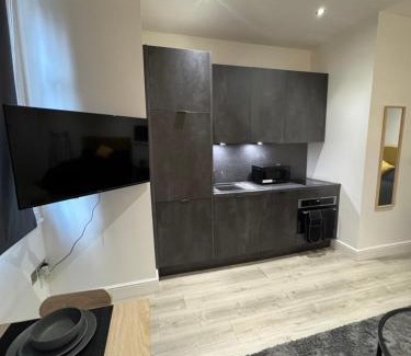 Plaistow and Sundridge Apartment | Sunny Stay Studio