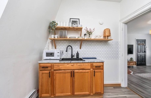 Newtonville Apartment | Sunny, Stylish Loft