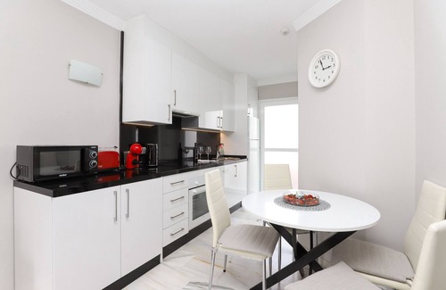 Urbanizacion Hacienda las Chapas Ski Chalet | Sunny townhouse - great hotel facilities