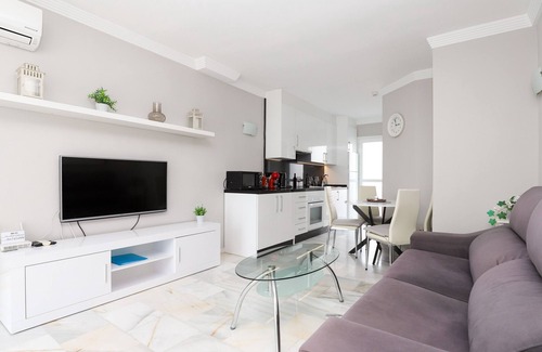 Urbanizacion Hacienda las Chapas Ski Chalet | Sunny townhouse - great hotel facilities