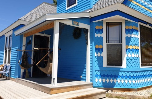 Leadville House | Sunny Victorian just steps away from the main street and Mineral Belt trail.