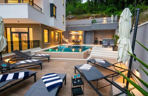 Brela Apartment | SunnySide luxury suites with free parking and swimming pool