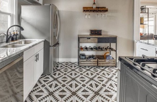 Sunnyside House | Sunnyside Oasis: 2BD Home plus 1BD Carriage Home