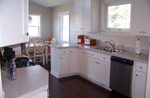 Middlesex Cottage | Sunnyside Shore - Lakefront Retreat, 2 bedroom, 1 bathroom, sleeps 4-6