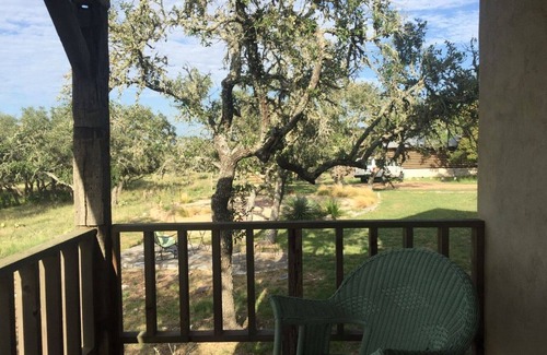 Fredericksburg Cabin | Sunrise Amish Cabin at Wolf Creek Guest Ranch