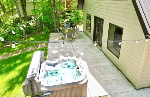 Chetek House | Sunrise Chalet on Potato Lake - Water Front - Dock - Hottub - Game Room
