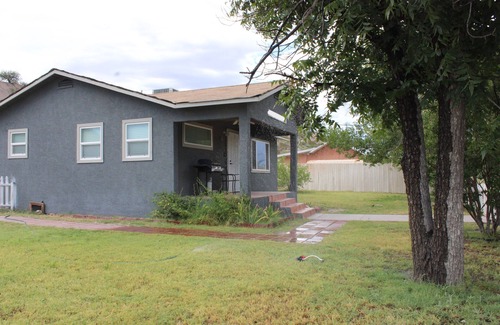 Duncan Cottage | Sunrise Cottage- charming 2-bedroom, 1 bathroom home in the heart of Duncan, AZ