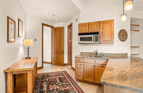 Carbondale House | Sunrise Luxury | Hot Tub, Game Room & Valley Views