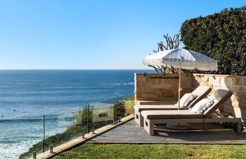 Newport House | Sunrise, oceanfront Newport Beach by TCC