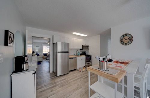 Bid-a-wee Beach Cabin | SUNRISE ON MILLCOLE-Newly Renovated 2/2 one block to beach