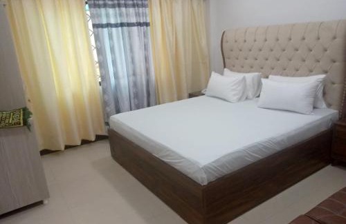 PECHS House | Sunrise Palace Guest House