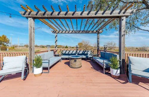 Greenwich House | Sunrise Ranch - A Peaceful Country Stay + Hot Tub