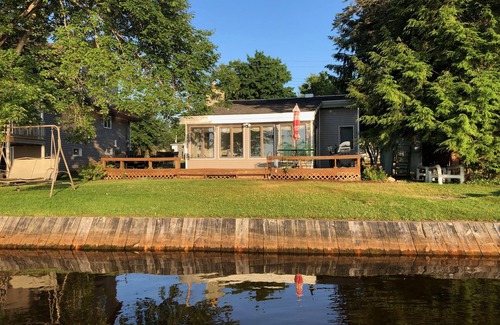 Cadillac Cottage | Sunrise Shores cottage on the beautiful Lake Mitchell