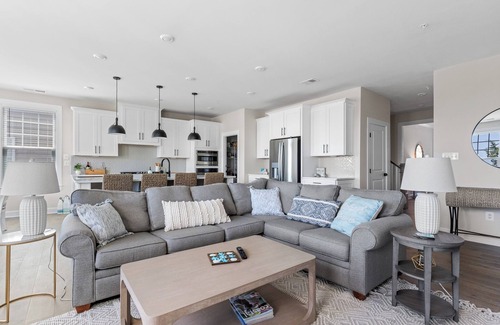 Bayside House | Sunrise Views at Bayside | 5BR Waterfront Home w/Deck, Pools & Tennis