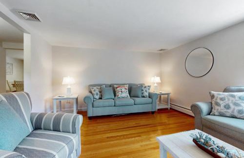 South Yarmouth House | Sunroom Serenity